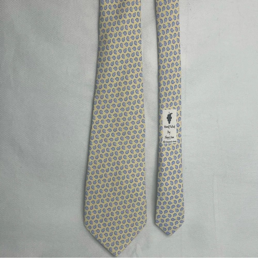Boys Vineyard Vines Necktie Yellow Blue Shells & Snails 100% Silk Tie USA Made